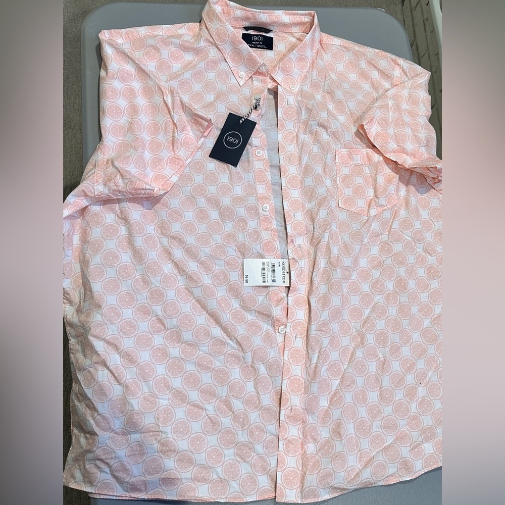 Brand New with Tags Men’s Short Sleeved Collared Shirt - Size 3XL